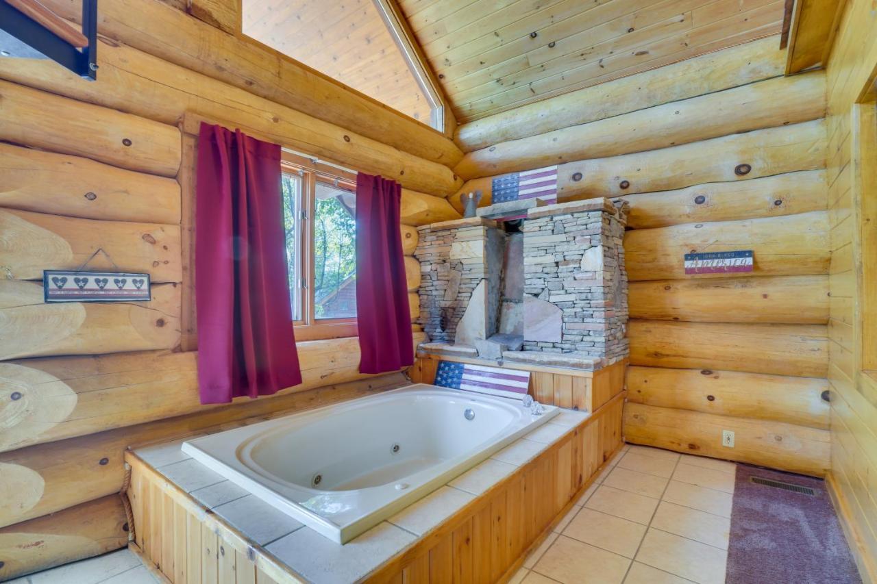 Idyllic Gatlinburg Cabin With Hot Tub And Balcony! Eksteriør bilde