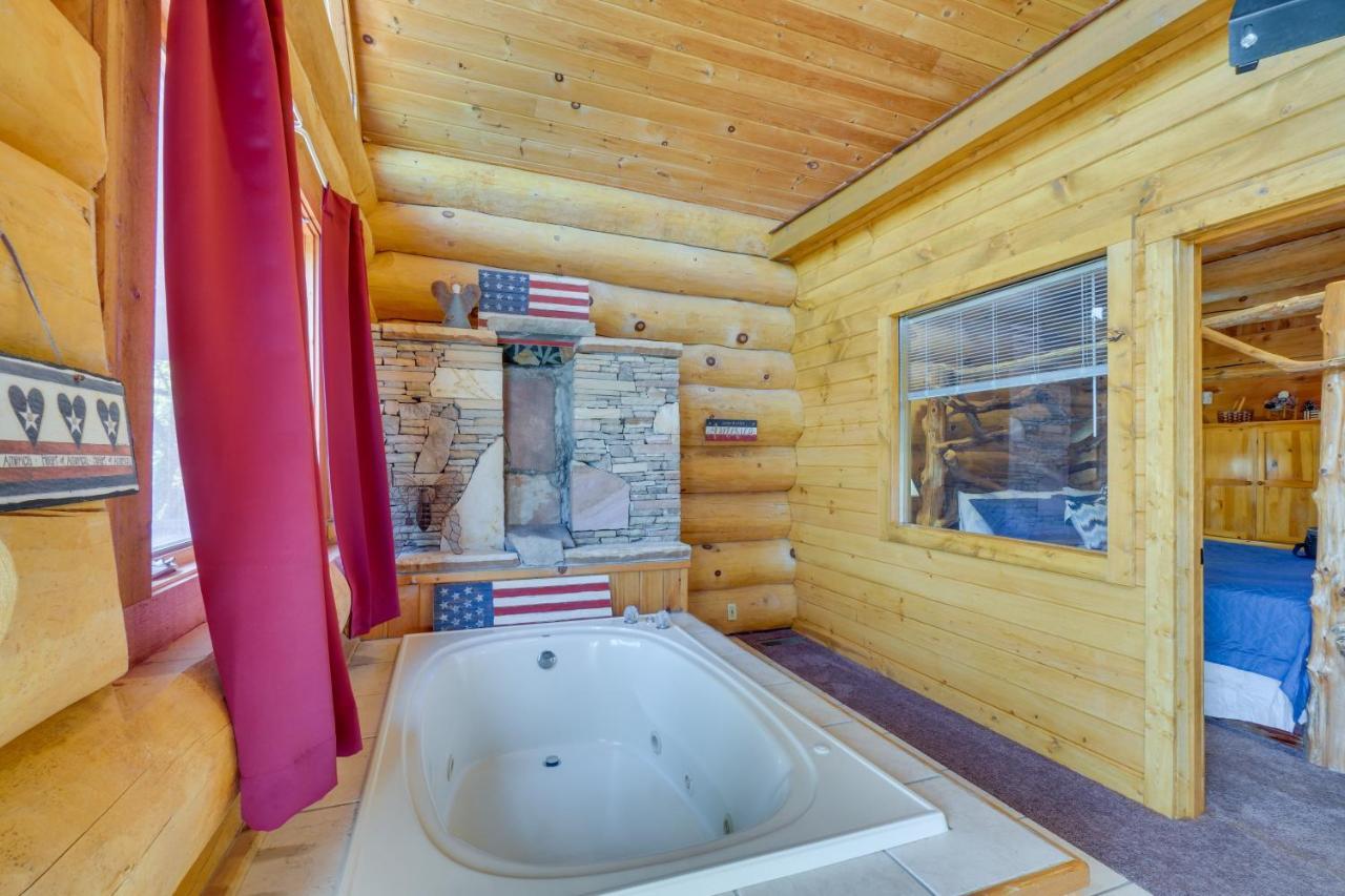 Idyllic Gatlinburg Cabin With Hot Tub And Balcony! Eksteriør bilde